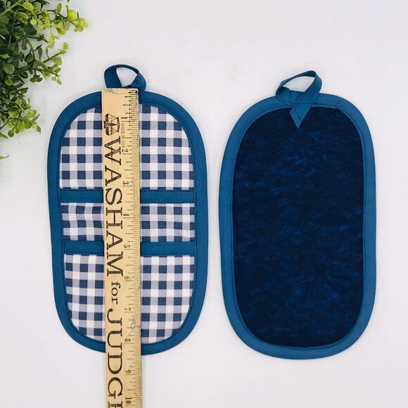 Finger Hotpad, Navy Blue Gingham, Cottage Core Kitchen, 8.5x5 Inches - Picture 8 of 8